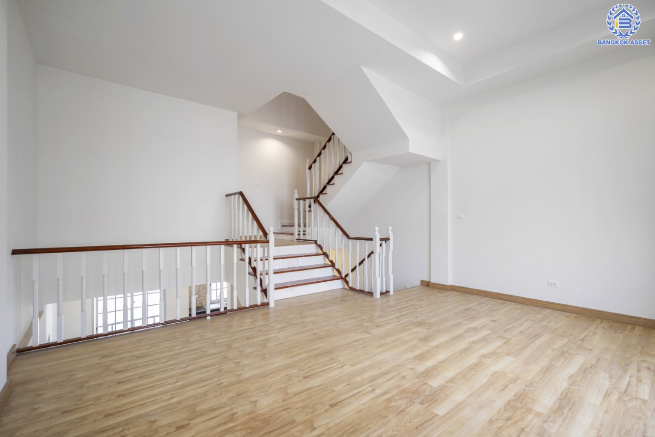 บ้านมือสองตกแต่งใหม่ ม.พลัสซิตี้พาร์ค เกษตร-งามวงศ์วาน ทาวน์โฮม 3 ชั้น ตอบโจทย์ทุกการอยู่อาศัย เนื้อที่ 23.4 ตร.ว. ฟังก์ชัน 3 ห้องนอน 4 ห้องน้ำ 2 ที่จอดรถ (ห้องนอนทุกห้องมีห้องน้ำในตัว) เดินทางสะดวกสบายบนทำเลใจกลางเมือง เข้าออกได้ 3 เส้นทาง ได้แก่ ถ.วิภาวดี ถ.งามวงศ์วาน ถ.ประชาชื่น ใกล้ ม.เกษตร, เดอะมอลล์งามวงศ์วาน และรถไฟฟ้าสายสีเขียว "สถานีมหาวิทยาลัยเกษตรศาสตร์"